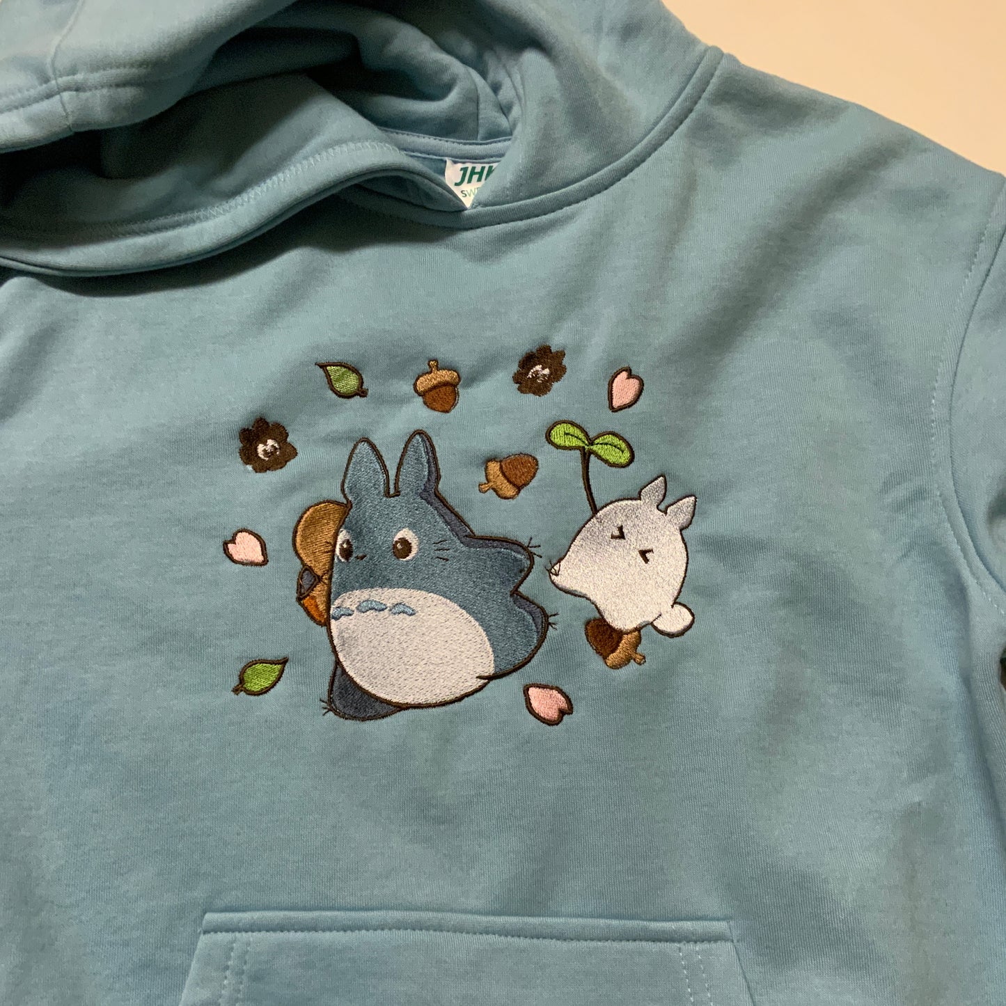 Sweat brodé « Totoro «