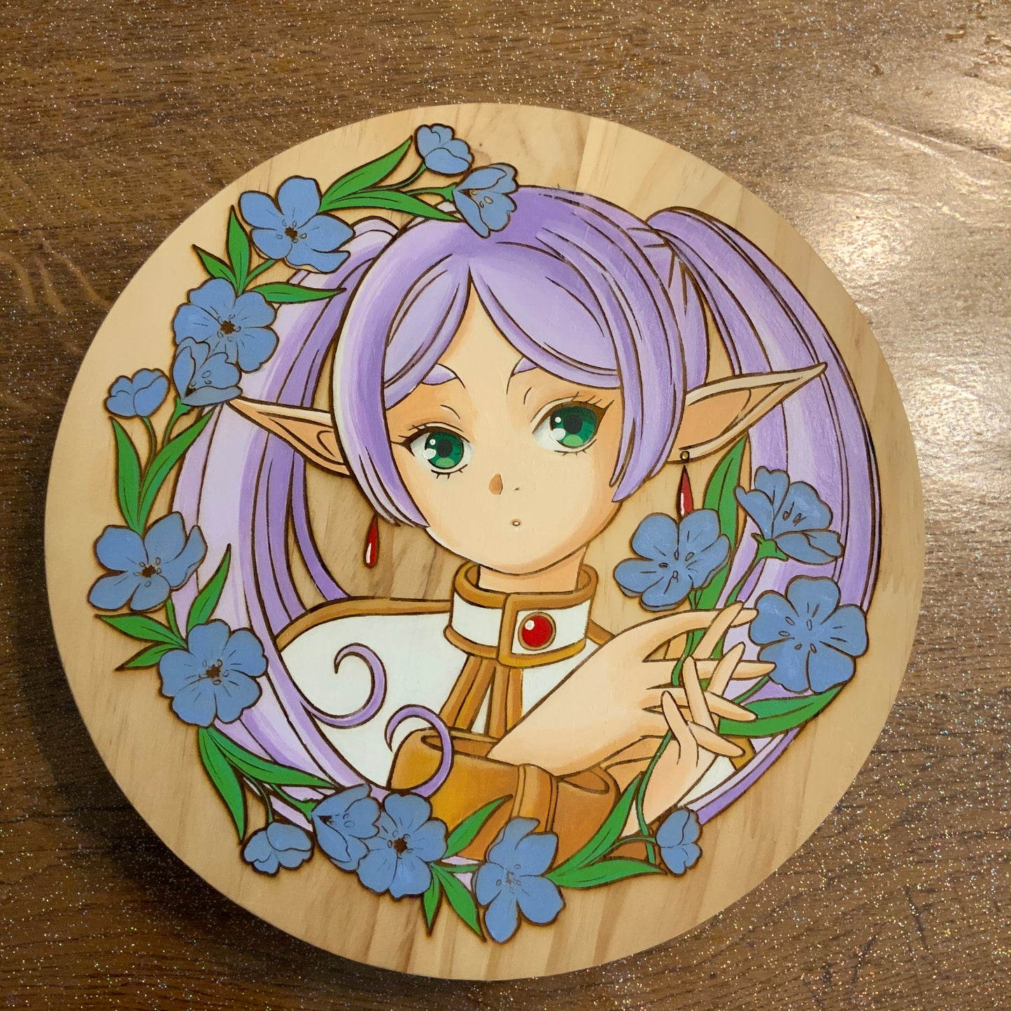 Plateau gravé et peint à la main