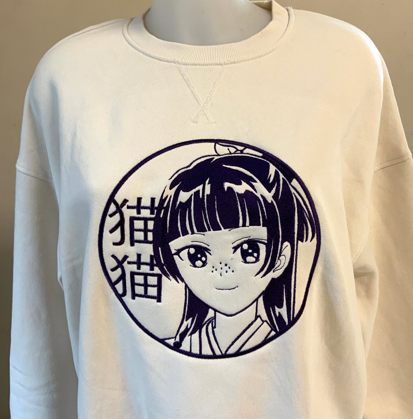 Sweat à capuche brodé « Maomao « Les carnets de l’apothicaire » Monochrome