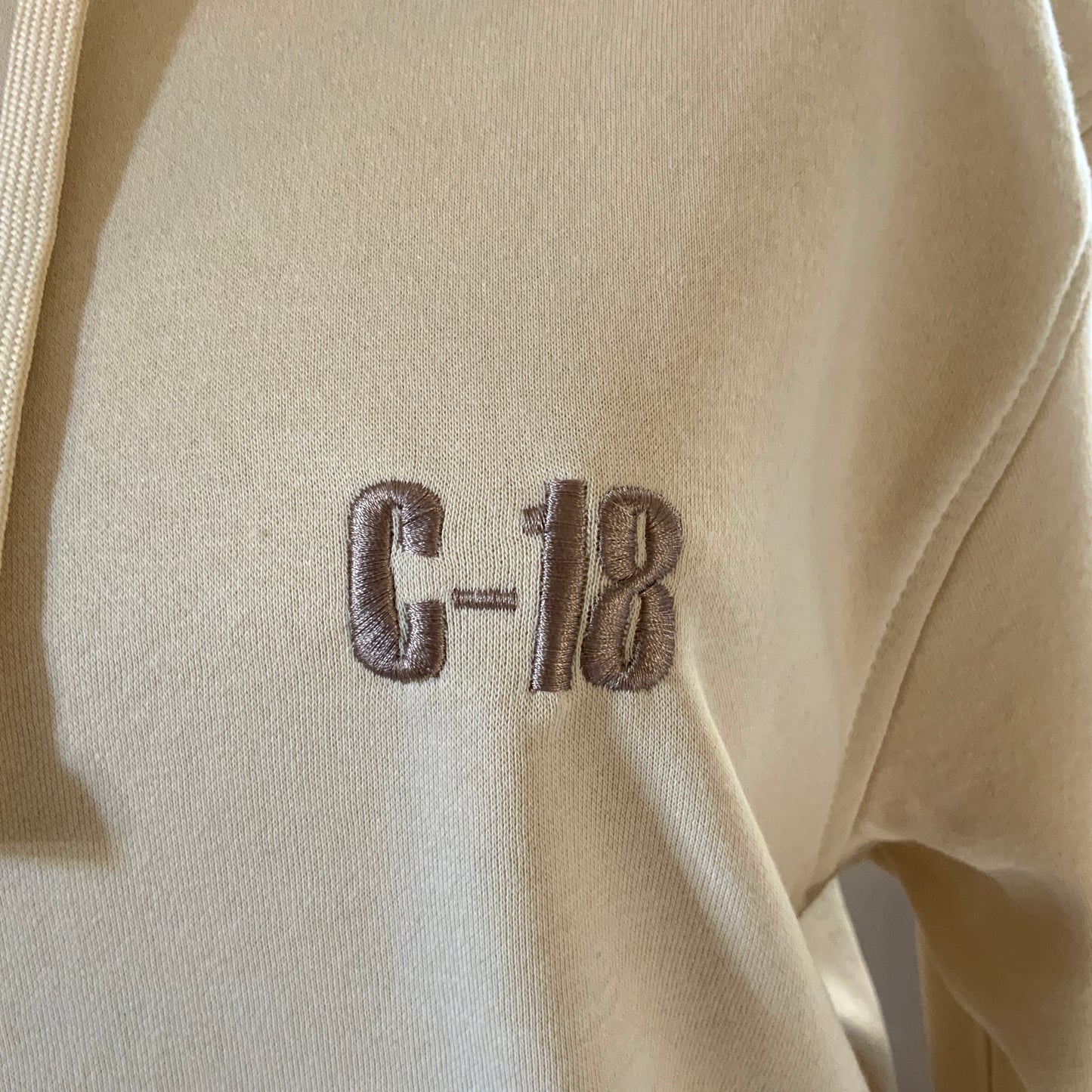 Sweatshirt à capuche brodé « C-18 « DBZ