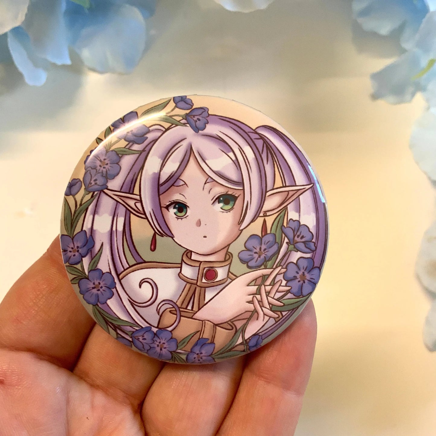 Badge rond Frieren Tinyneko.fr