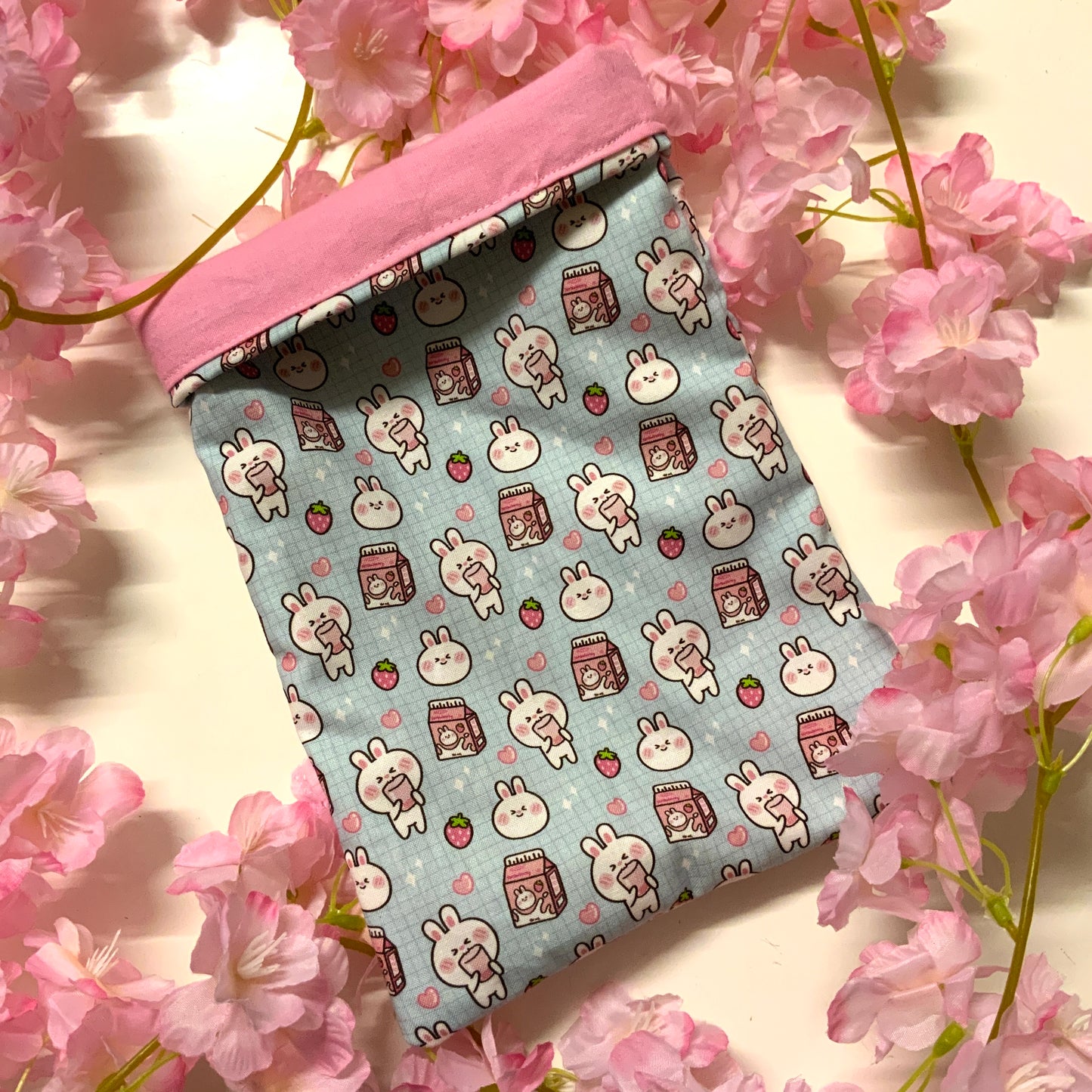 Pochette à manga/livre. Tissu kawaii.
