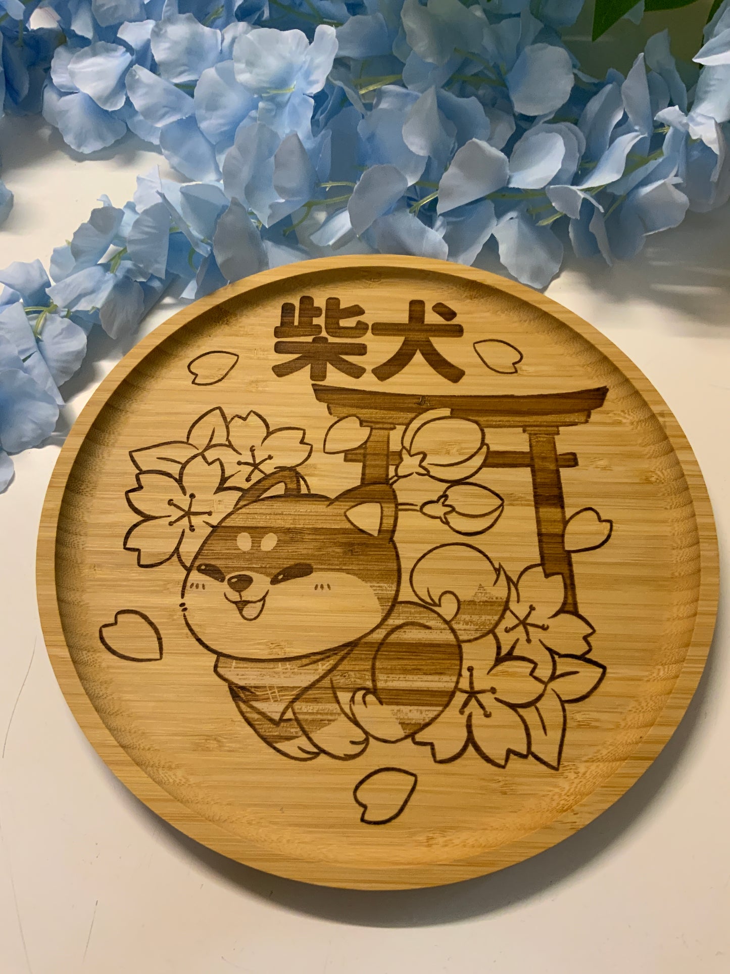 Assiette bambou gravée Shiba inu