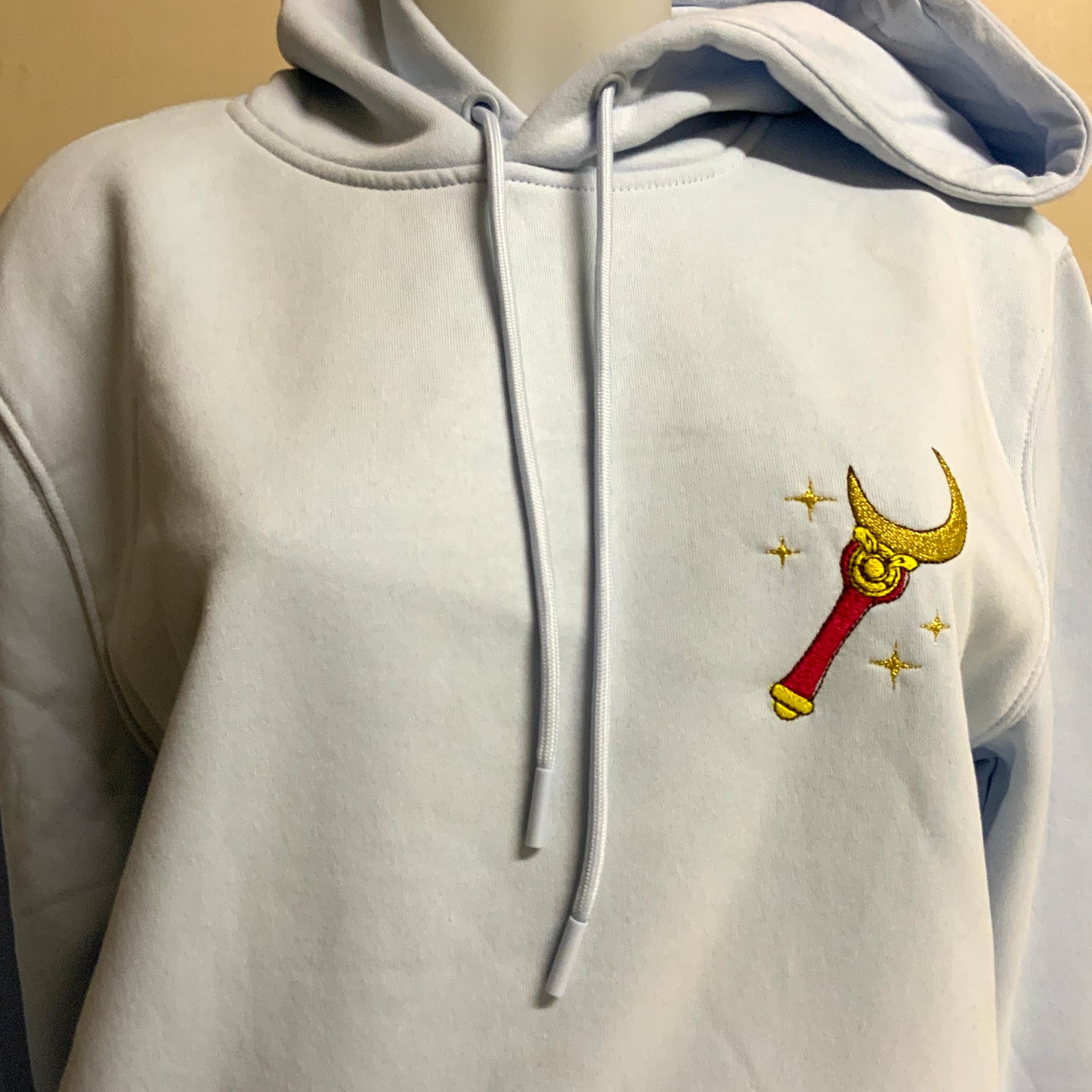 Sweatshirt à capuche brodé « Sailormoon«