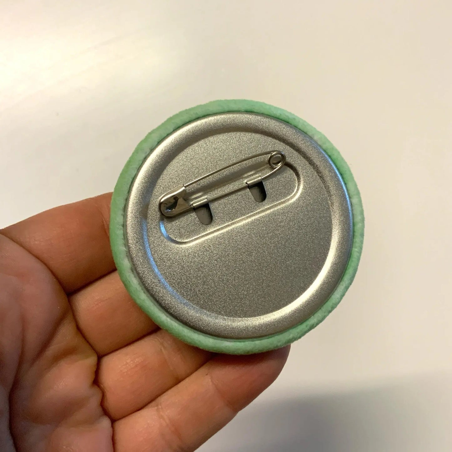 Badge rond 5 cm tout doux Maomao tinyneko.fr