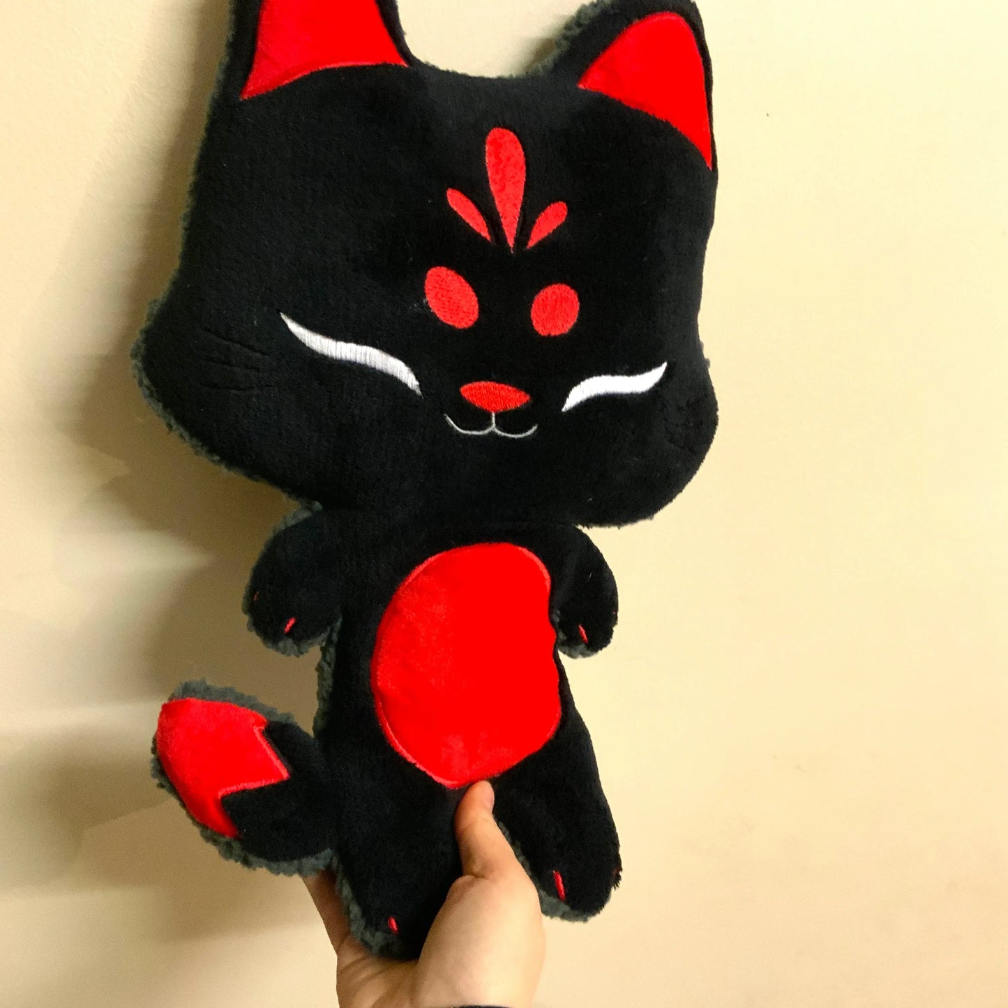 Coussin Kitsune noir ou blanc Tinyneko.fr