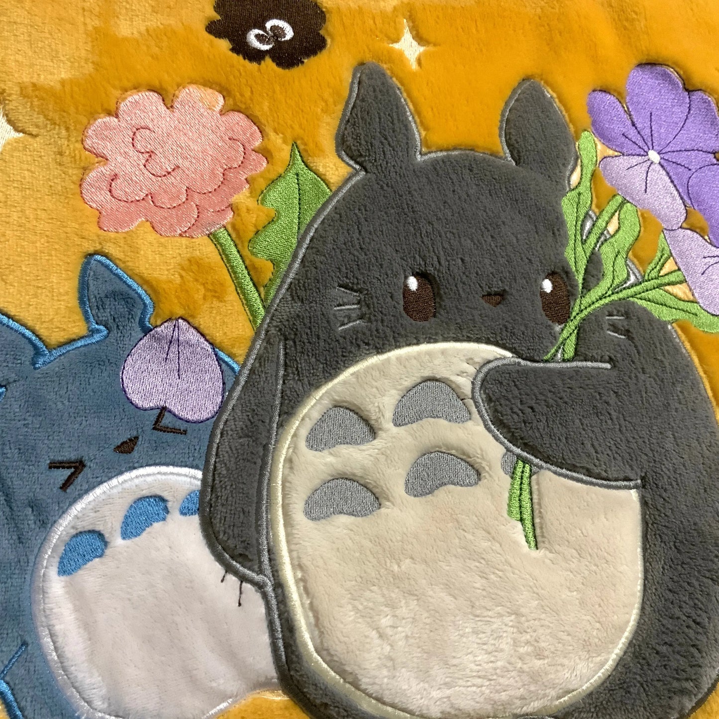 Plaid brodé Totoro Tinyneko.fr