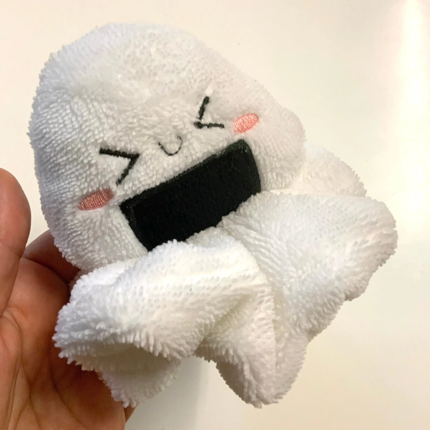Fleur de douche Onigiri micro éponge bambou Tinyneko.fr