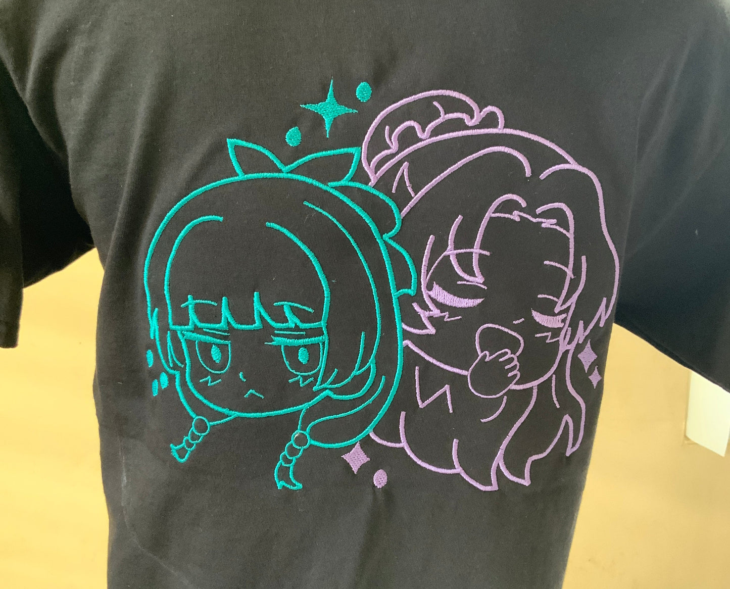T-shirt brodé maomao Jinshi Style Chibi Tinyneko.fr