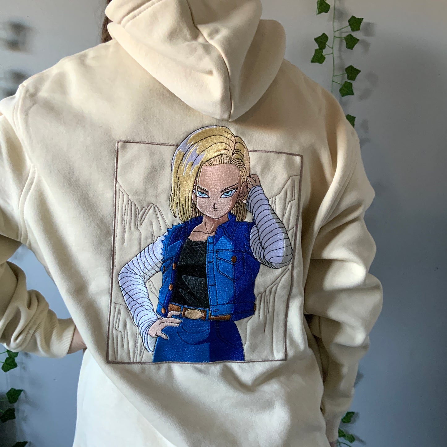 Sweatshirt à capuche brodé « C-18 « DBZ