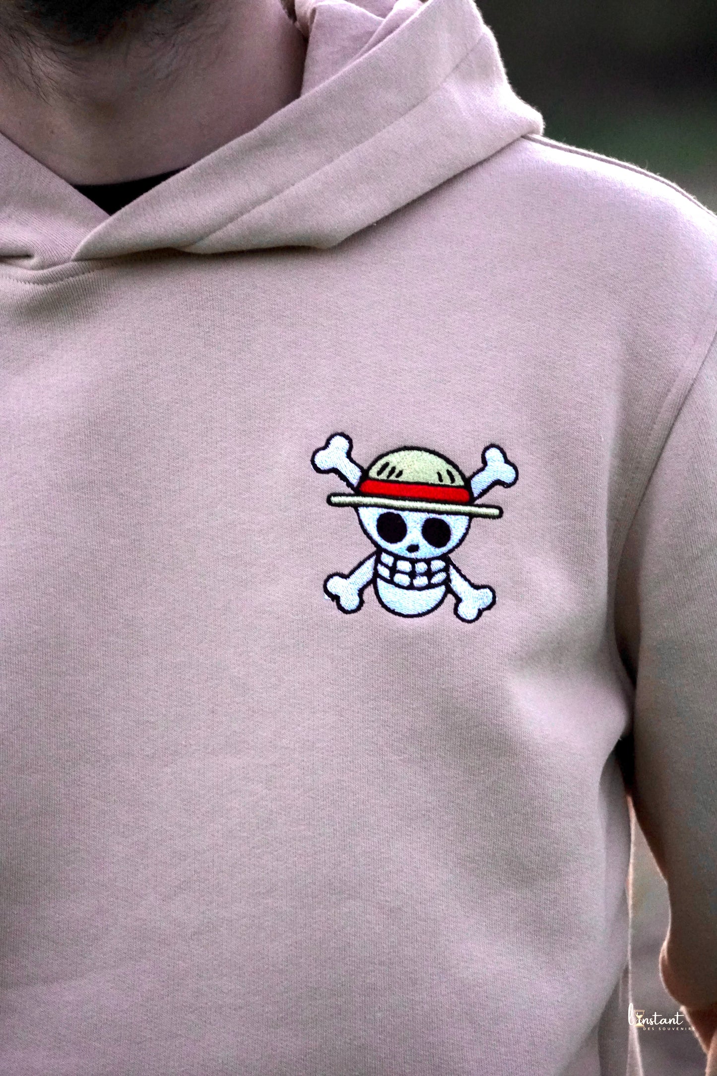 Sweat à capuche brodé « Luffy wanted «