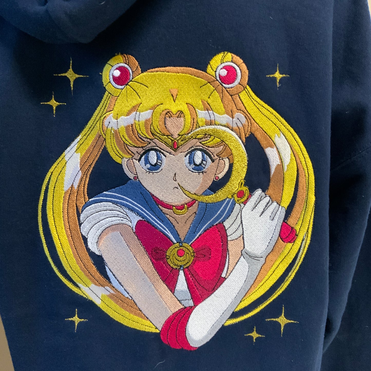 Sweatshirt à capuche brodé « Sailormoon«