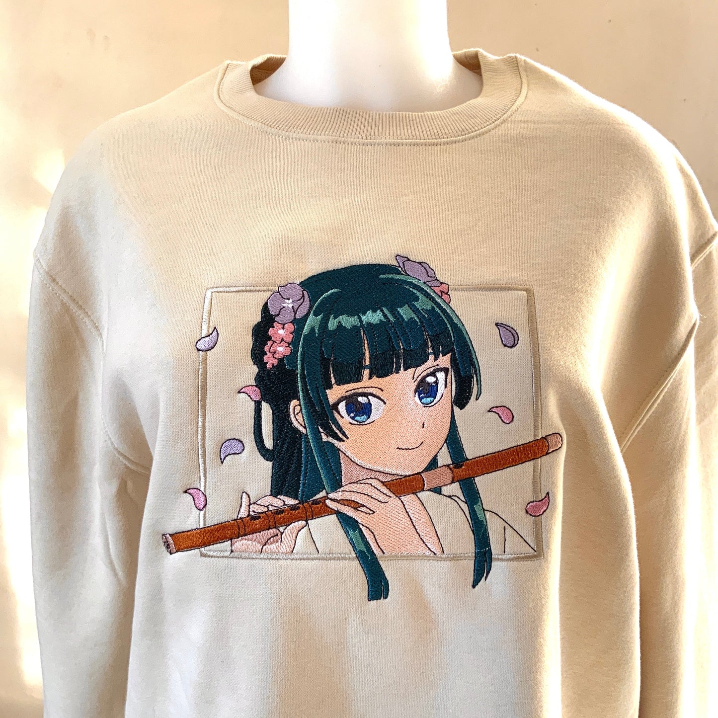 Pull molleton brodé Maomao (Les carnets de l’apothicaire) Tinyneko.fr