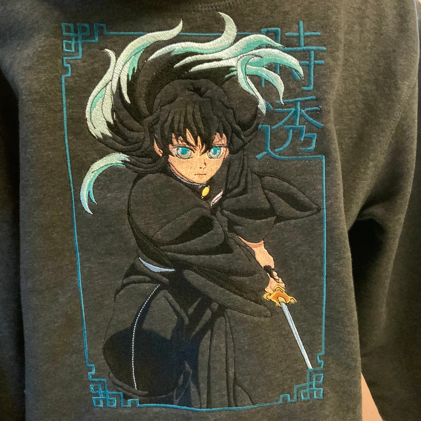 Sweat à capuche brodé « Tokito « Demon slayer