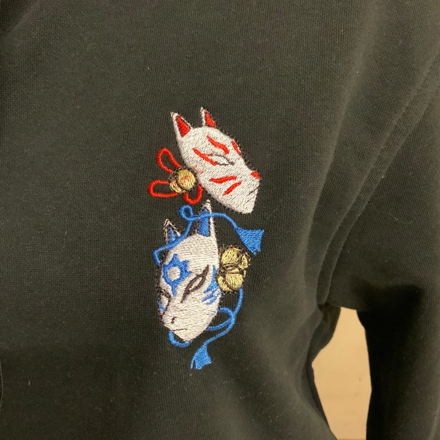 Sweatshirt à capuche brodé « Maomao et Jinshi« Les carnets de l’apothicaire »