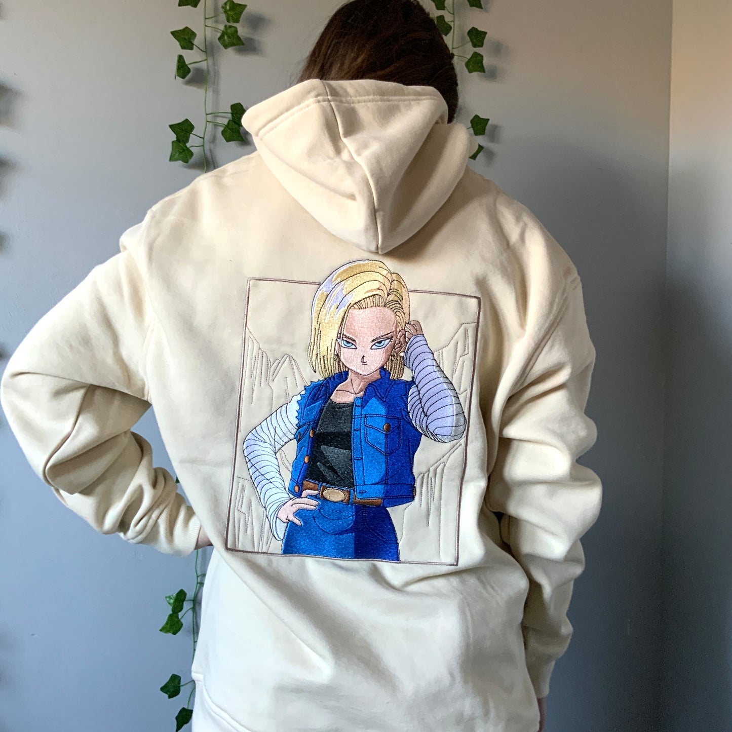 Sweatshirt à capuche brodé « C-18 « DBZ