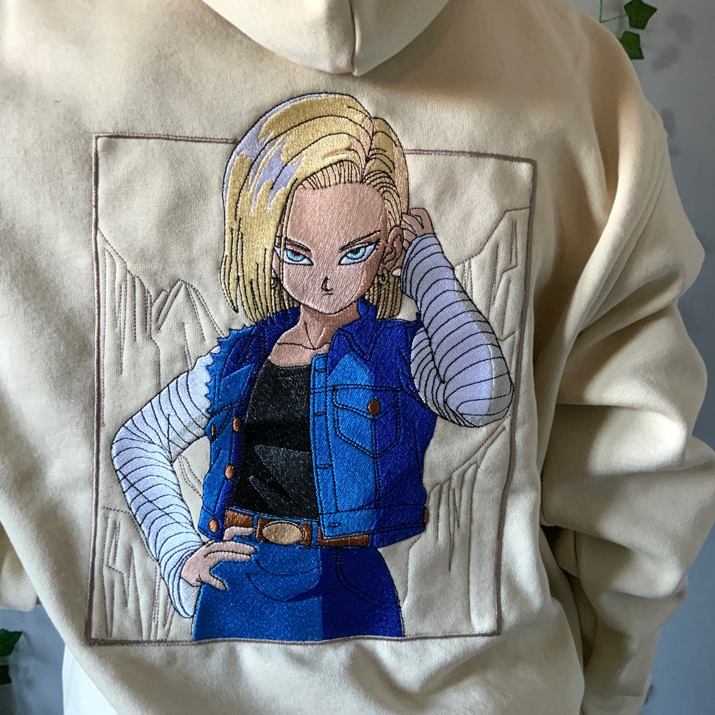 Sweatshirt à capuche brodé « C-18 « DBZ