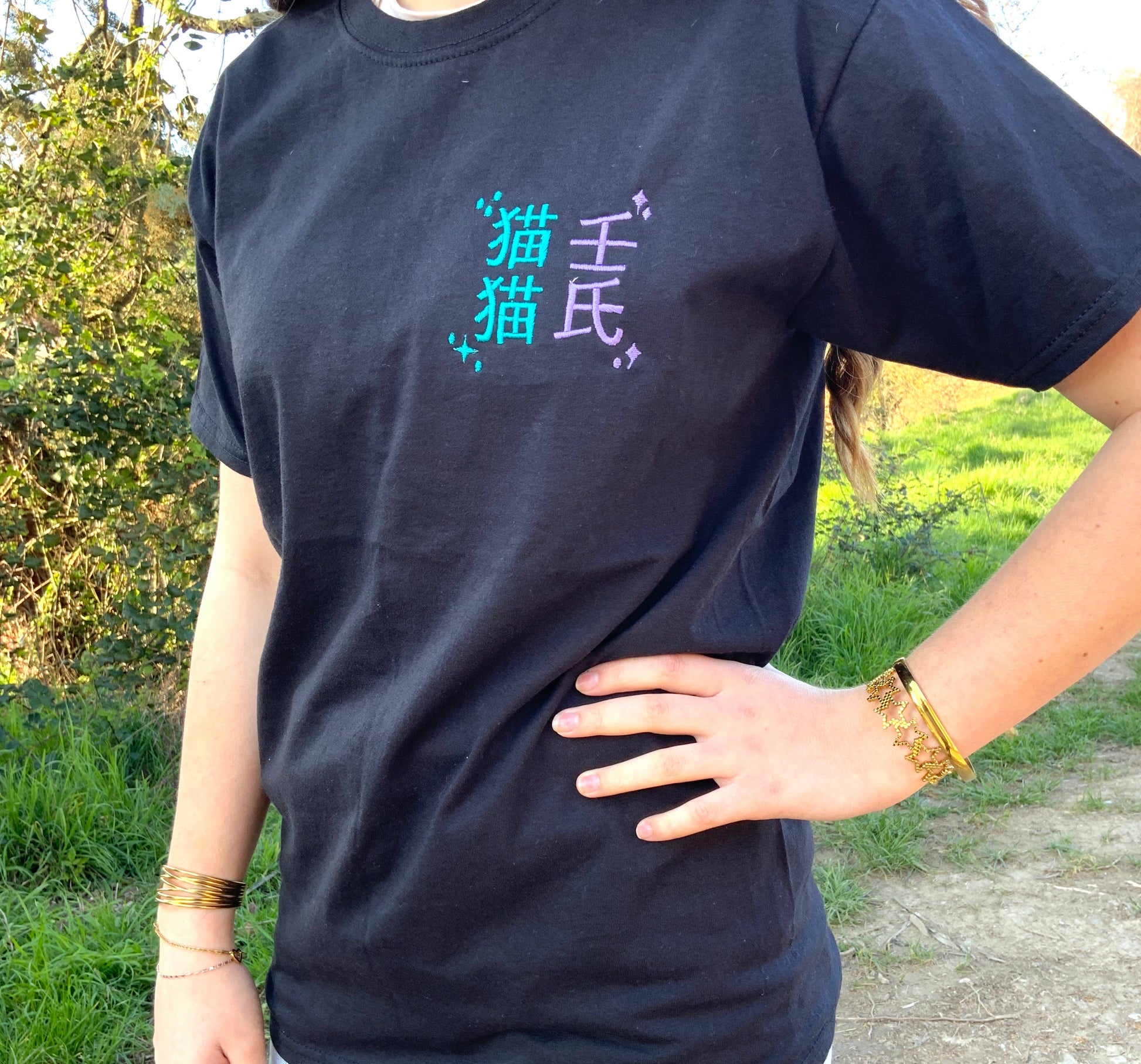 T-shirt brodé maomao Jinshi Style Chibi Tinyneko.fr