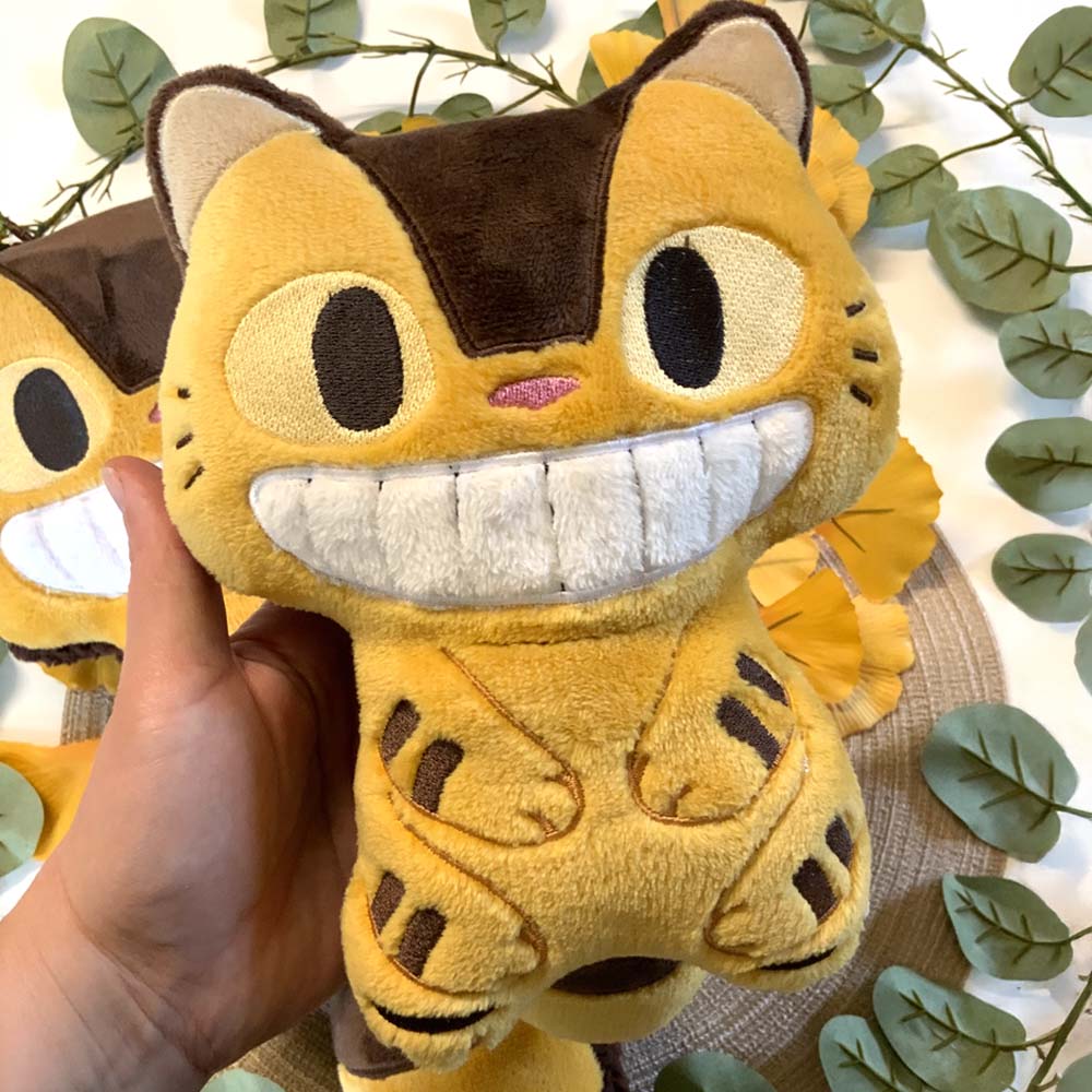 Coussin brodé Chatbus kawaii Fanart