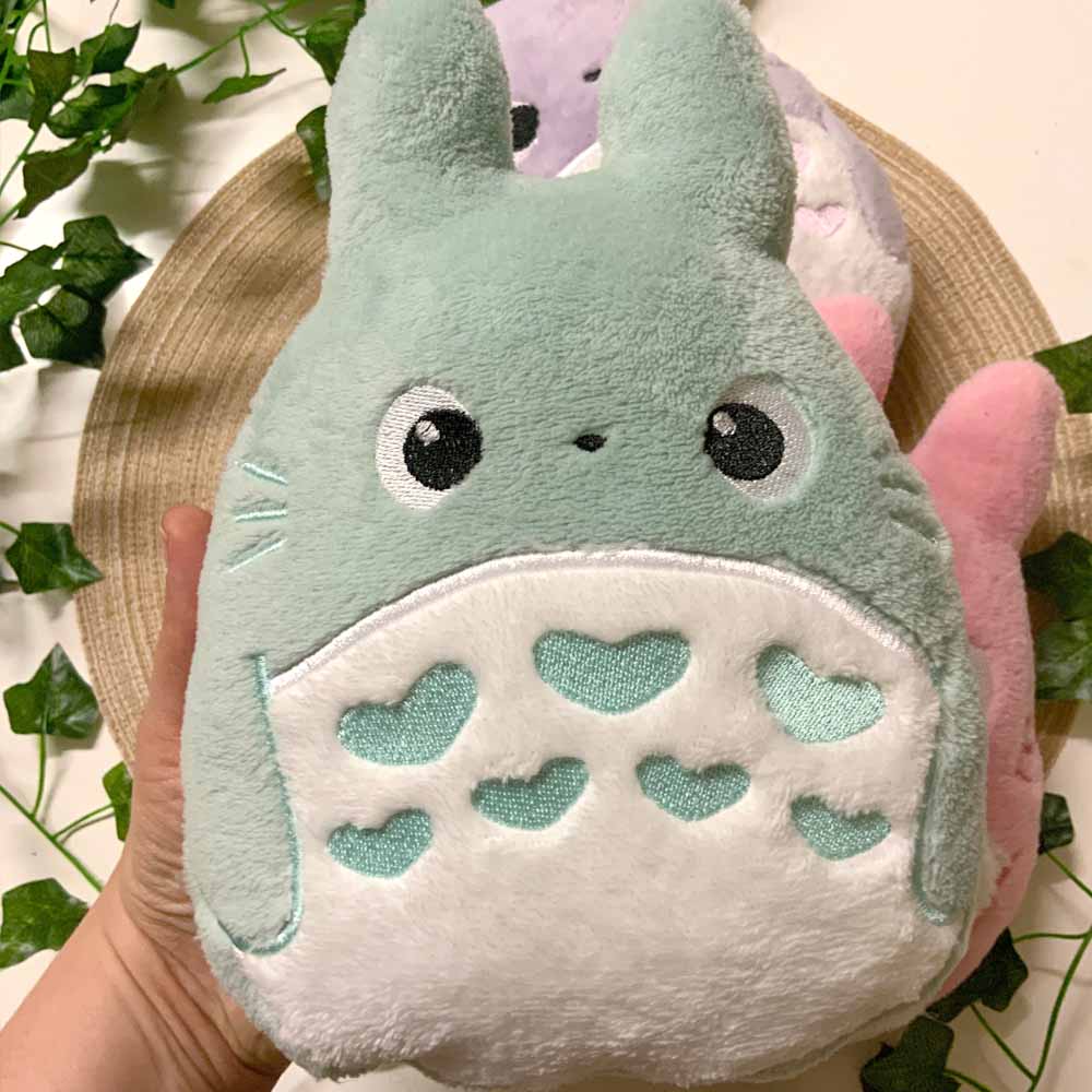 Coussin kawaii brodé Totoro Fanart couleur Pastel