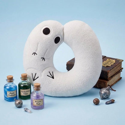 Coussin kawaii brodé de voyage Pinpin "l'atelier des sorciers "