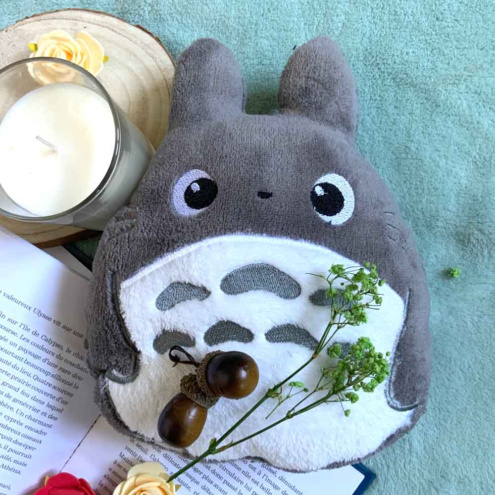 Coussin brodé Totoro Fanart Gris bleu blanc