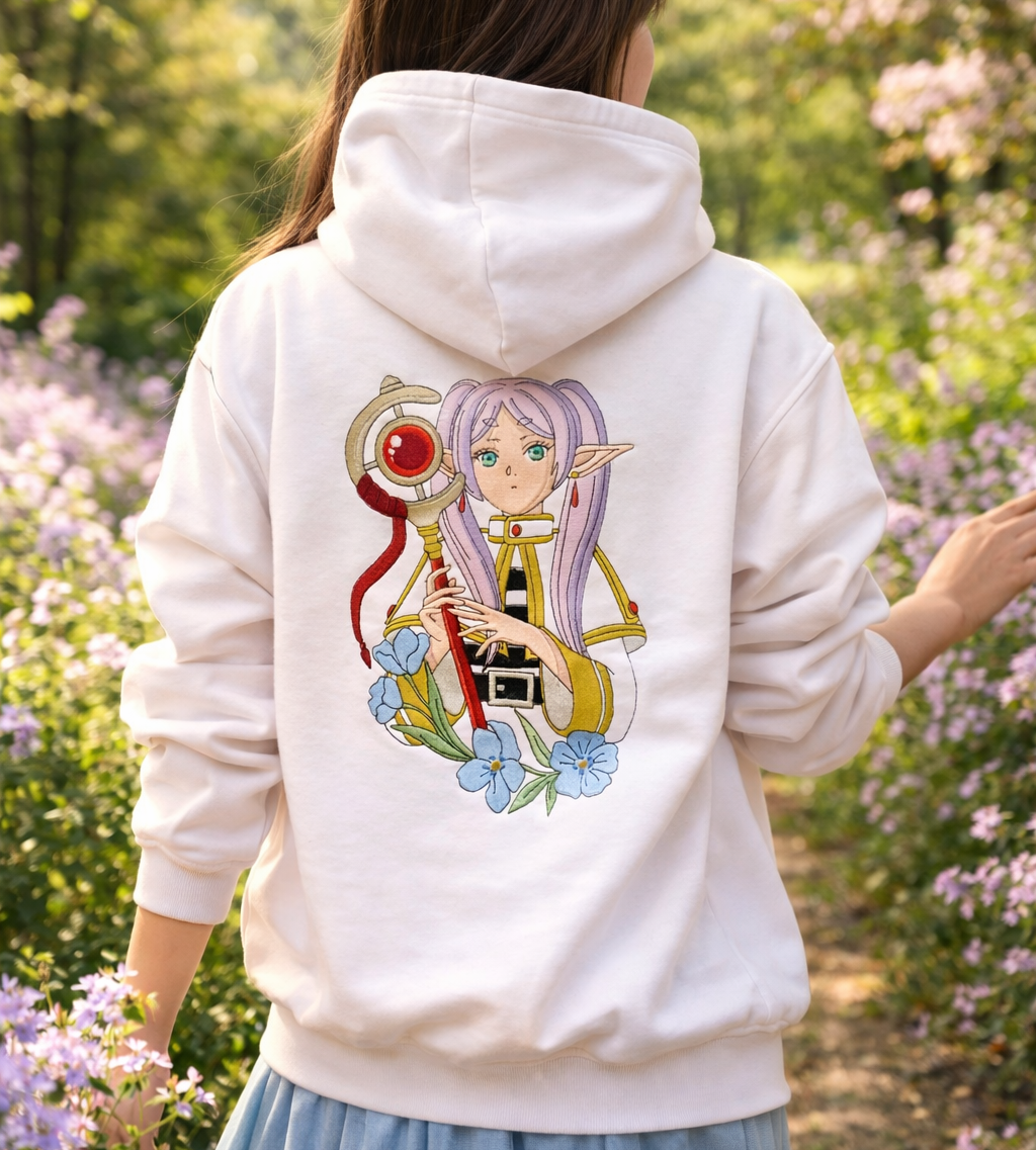 Sweatshirt à capuche brodé blanc Frieren Tinyneko.fr