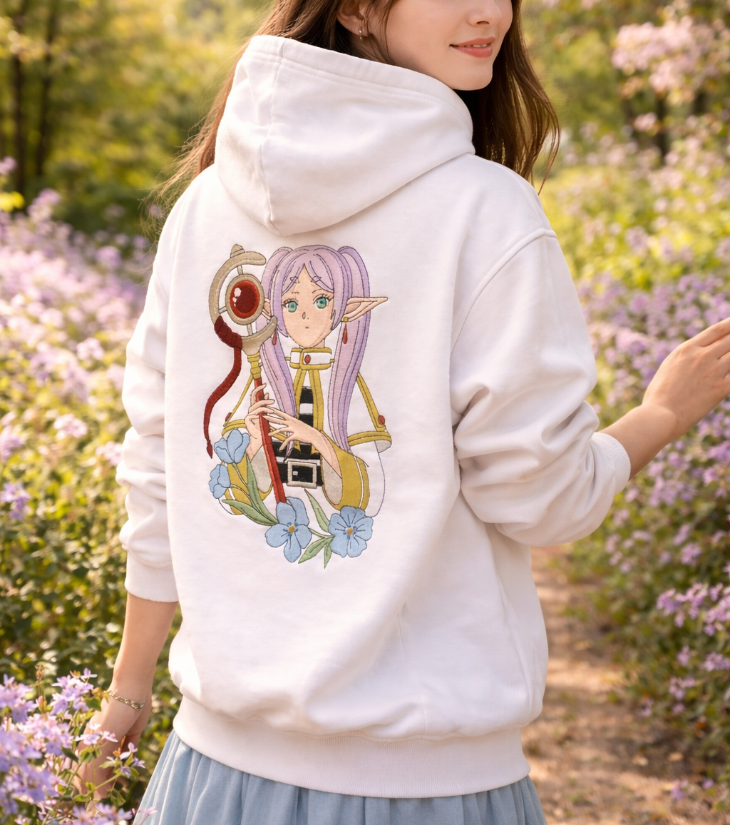 Sweatshirt à capuche brodé blanc Frieren Tinyneko.fr