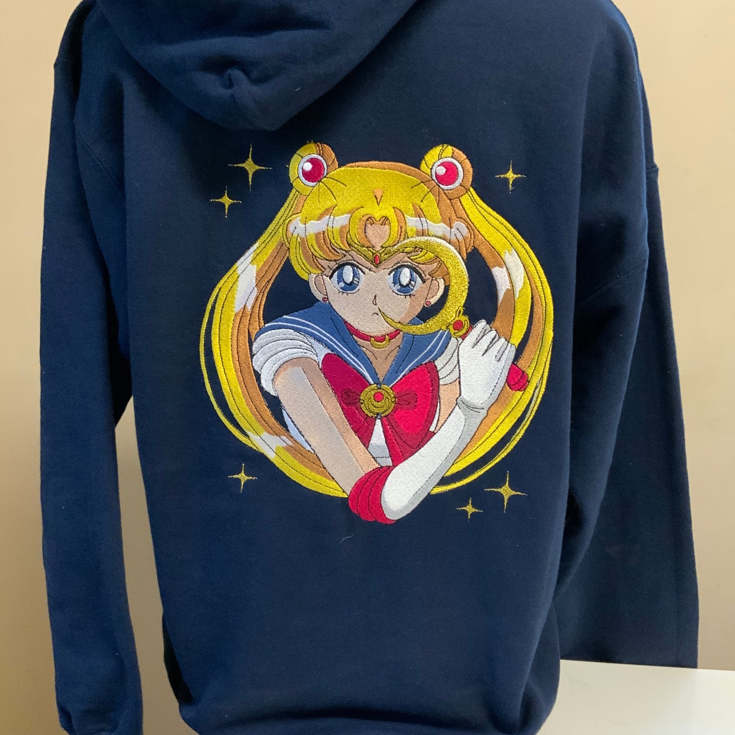 sweat-à-capuche-brode-sailormoon
