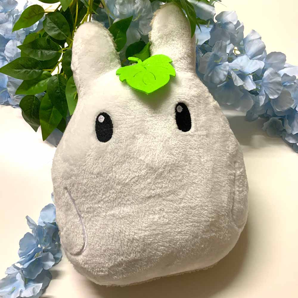 Coussin brodé Totoro Fanart Gris bleu blanc